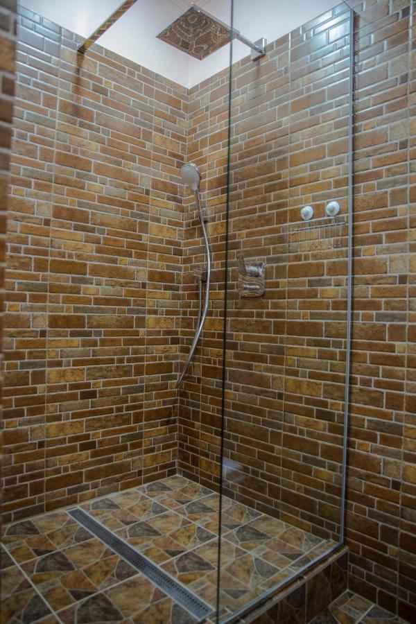 Pik Hotel ドラゴブラト エクステリア 写真